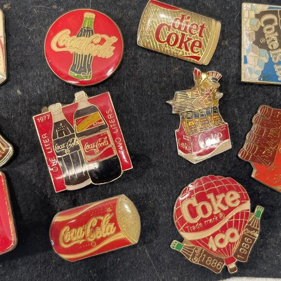 Lot Of 14 Vintage Coca-Cola Buttons Pins - Picture 3 of 6